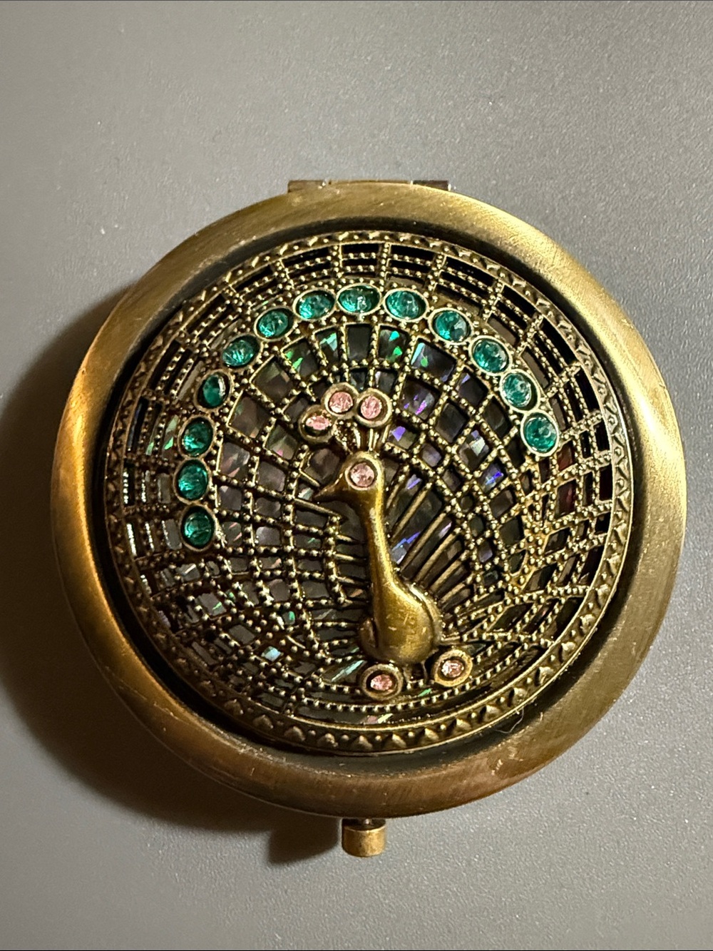 vintage-style handheld double mirror compact